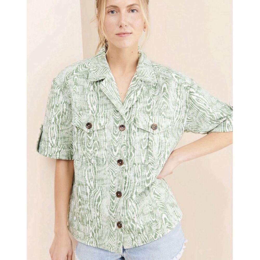 C/Meo collective "Energized" green and white woodgrain pattern Top Size US 4